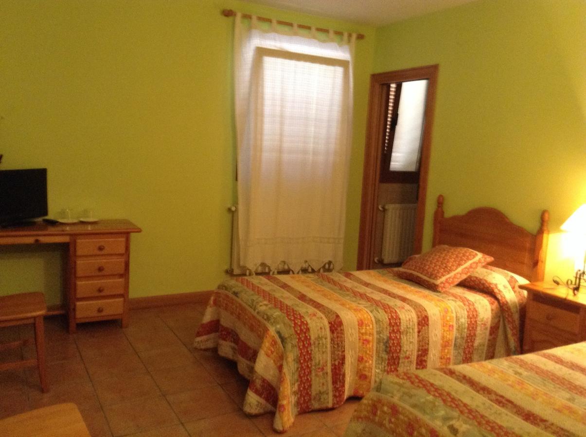 Hostal Camino Del Perdon Uterga ภายนอก รูปภาพ
